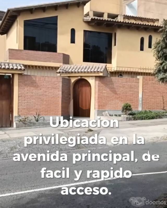 VENTA DE CASA EN LAS LOMAS DE LA MOLINA VIEJA  CON PISCINA