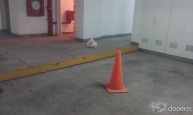 Alquiler de estacionamiento con techo vigilada 24 horas